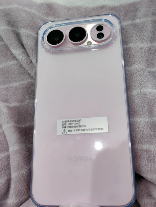 出荣耀500 Pro，3nm旗舰芯+1.5K护眼直屏，成色完美