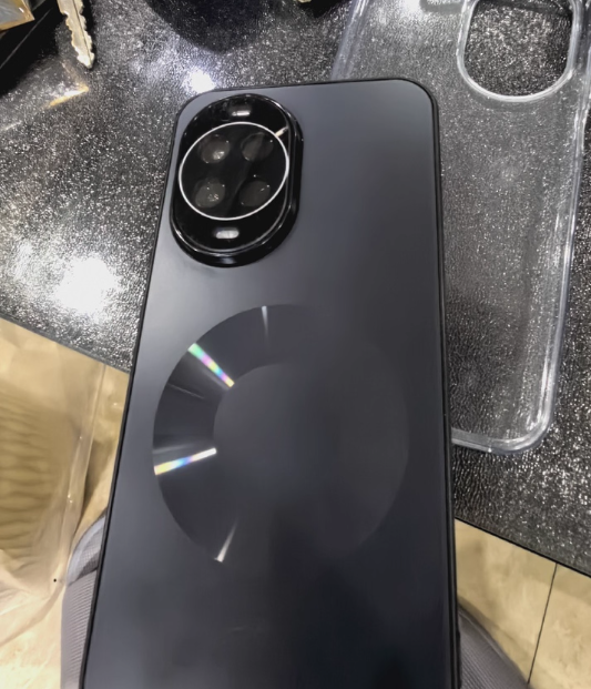 出华为nova 15，6.7英寸直屏+5000万双摄，全套包装在